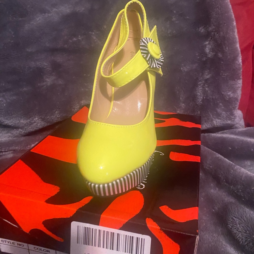 Show Story Sexy Yellow Heels